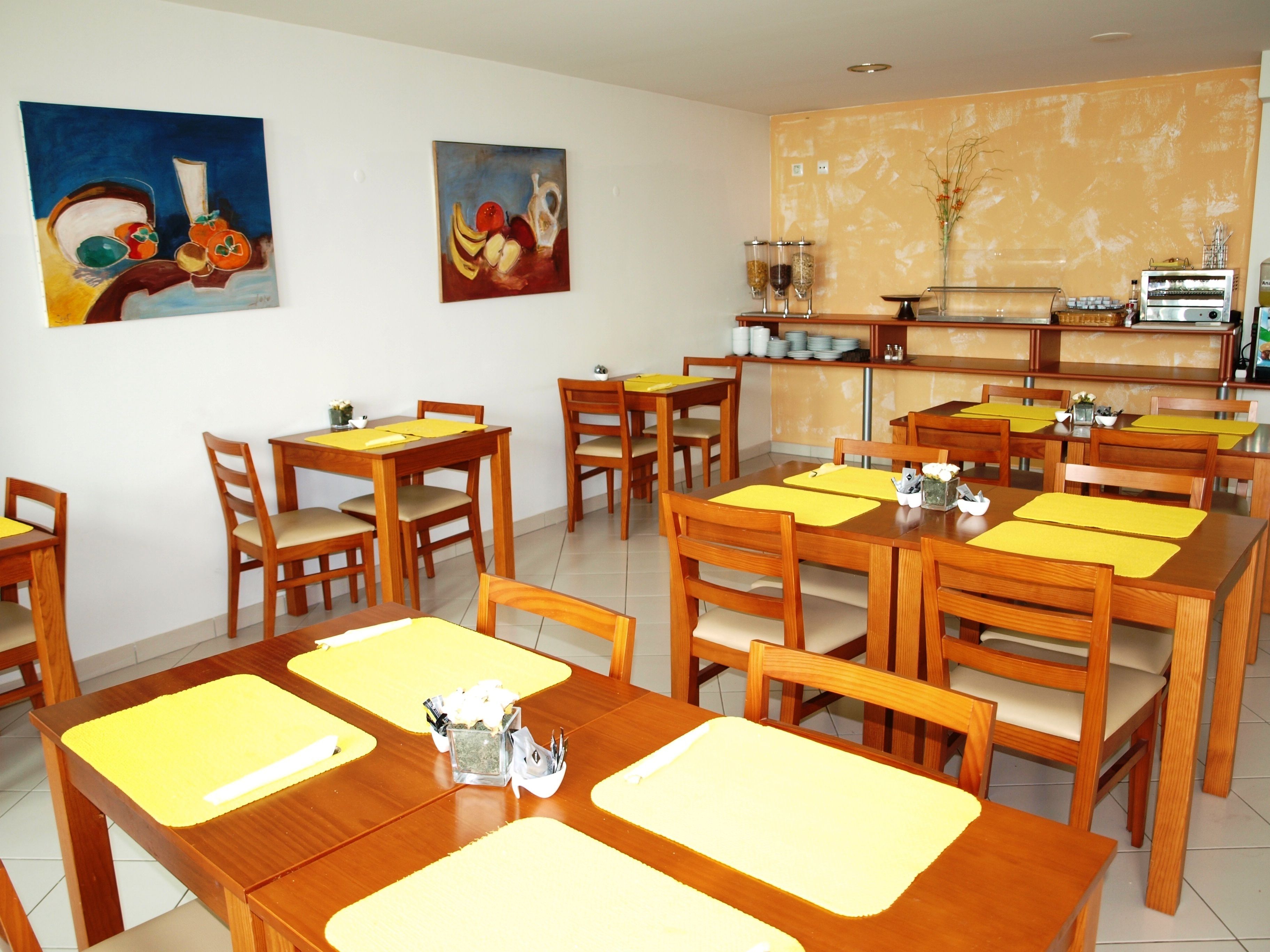 daily buffet breakfast (eur 9.00 per person)