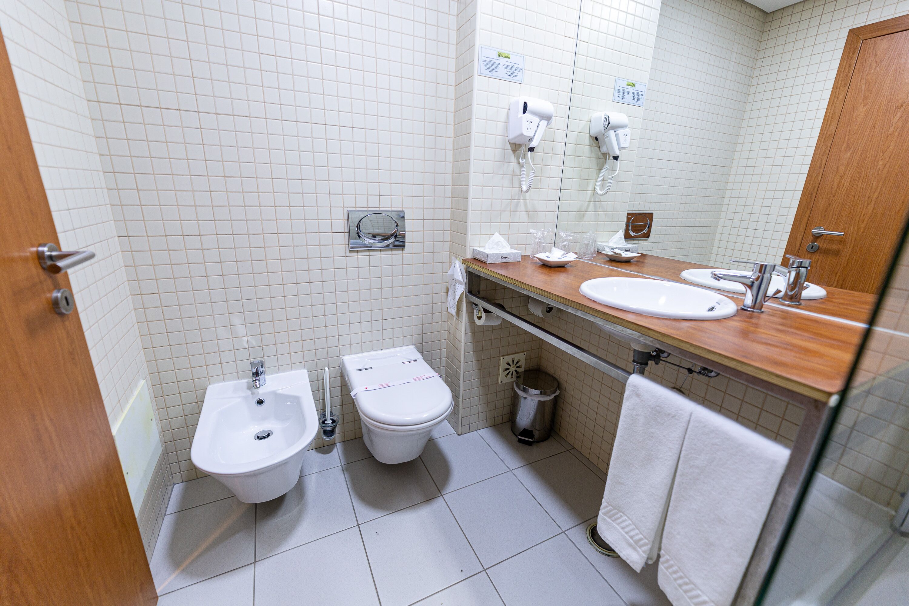 shower, rainfall showerhead, free toiletries, hair dryer