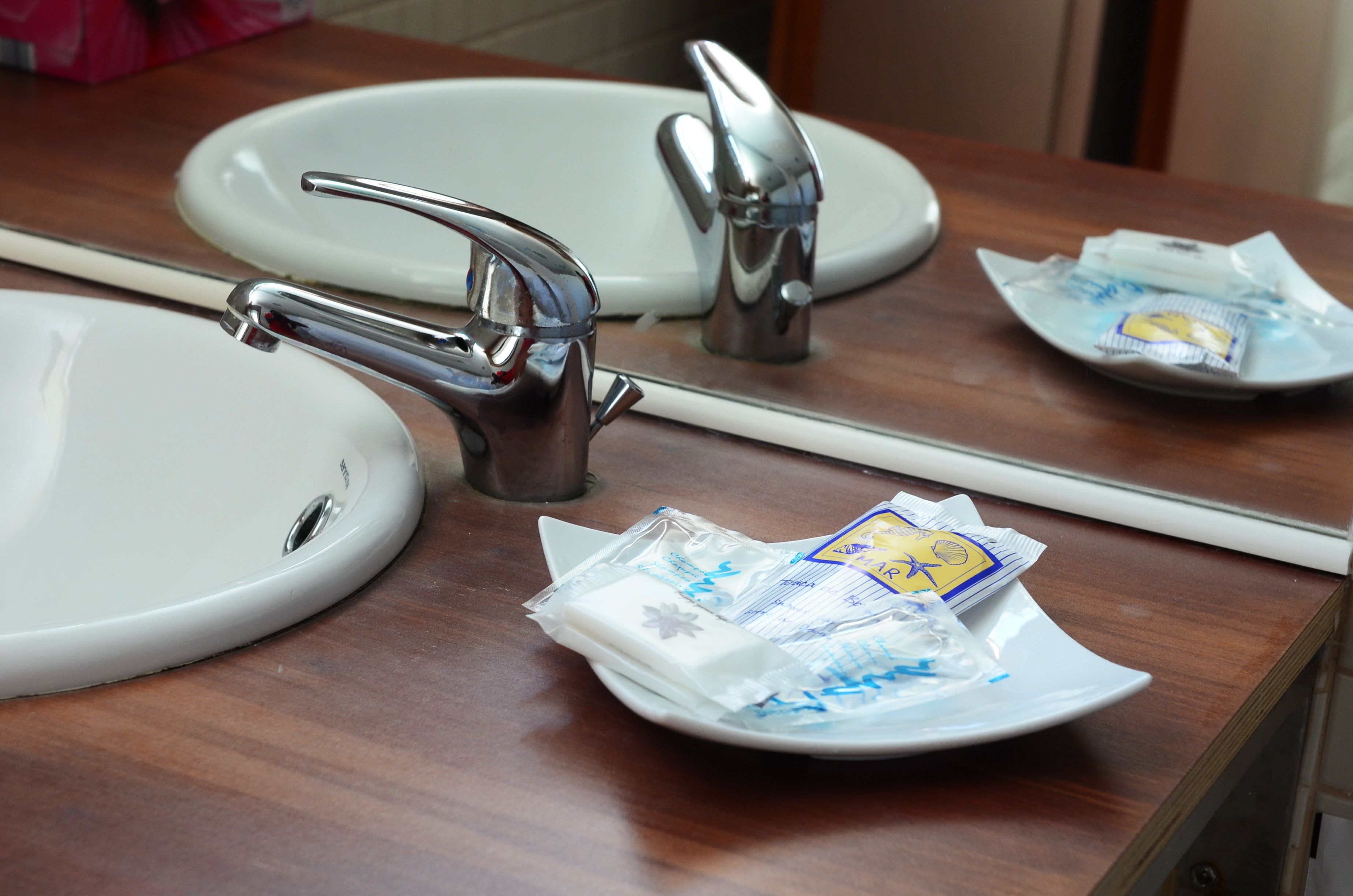 shower, rainfall showerhead, free toiletries, hair dryer