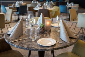 Frokost og middag serveres