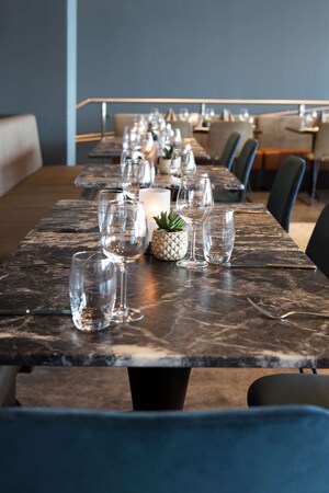 Frokost og middag serveres