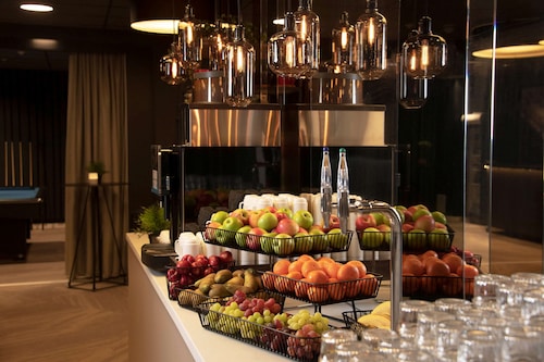 Park Inn by Radisson Oslo Airport Hotel West