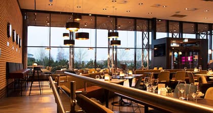 Park Inn by Radisson Oslo Airport Hotel West