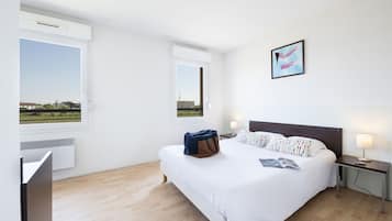 1 dormitorio, escritorio, espacio para trabajar con un portátil