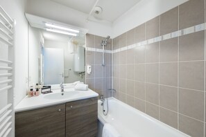 Produtos de toalete grátis, secador de cabelo (mediante solicitação)