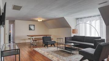 Signature Apartment | Living area