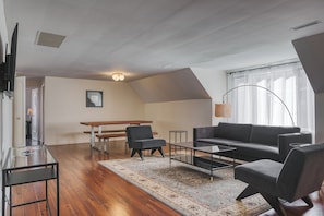 Signature Apartment | Living area