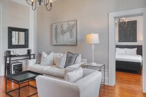 Junior-Suite, 1 Queen-Bett und Schlafsofa, Nichtraucher, eigenes Bad