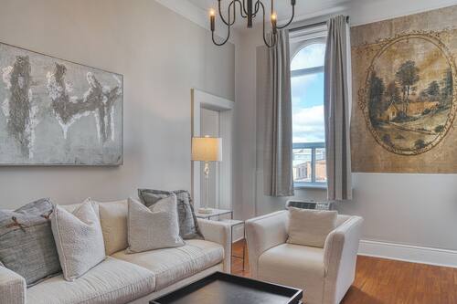 Junior suite, 1 queensize bed met slaapbank, niet-roken, privébadkamer | Individueel gedecoreerd, verduisterende gordijnen