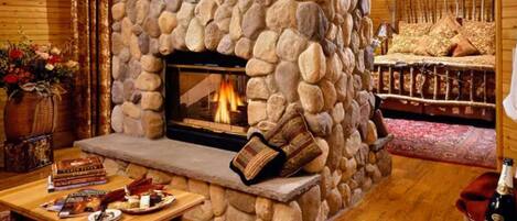 Suite Premium, bañera de hidromasaje, vistas al lago (Birch) | Ropa de cama de alta calidad, caja fuerte, decoración individual