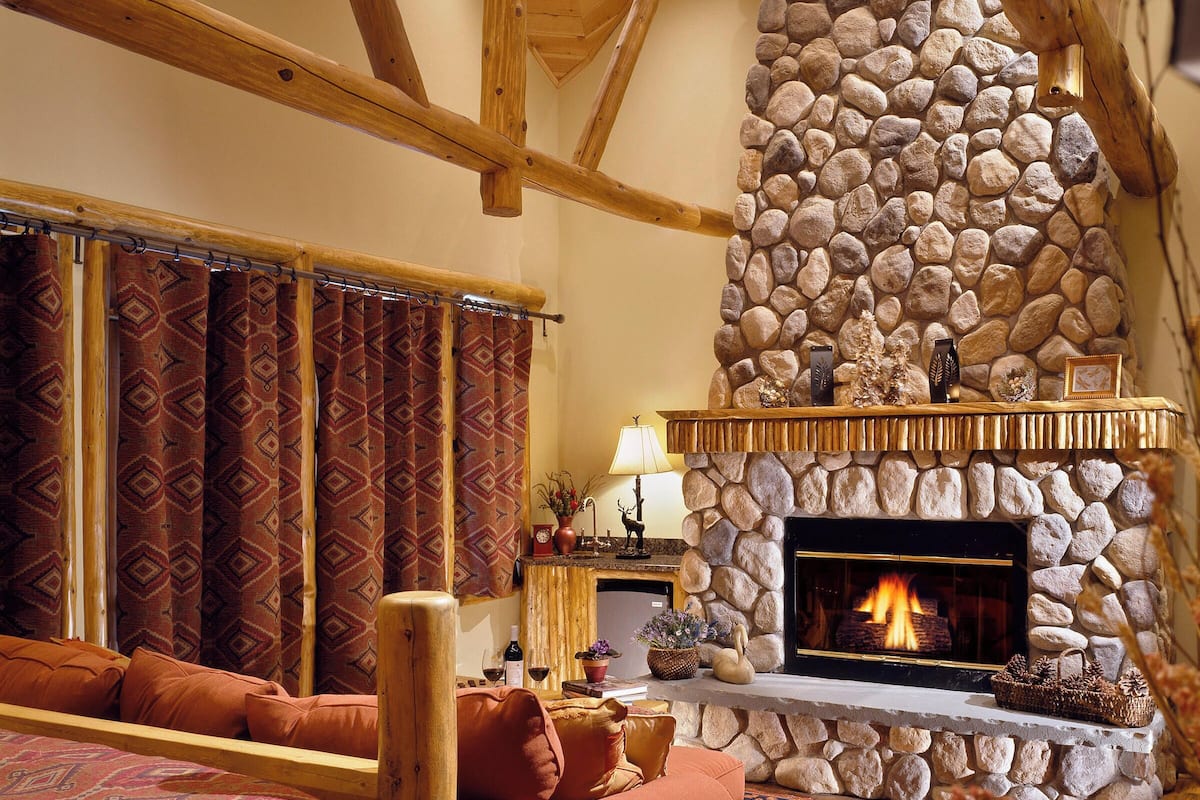 Superior Suite, Hot Tub, Mountain View (Cedar) | Premium bedding, in-room safe, individually decorated
