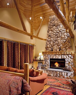 Superior Suite, Hot Tub, Mountain View (Cedar) | Premium bedding, in-room safe, individually decorated - The Fern Lodge (Chestertown)