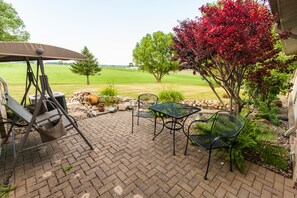 套房, 1 張特大雙人床, 非吸煙房 (King Suite) | 露台/庭院