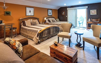 Suíte, 2 camas Queen, para não fumantes (Loft Suite) | Roupas de cama premium, escrivaninha, quartos à prova de som