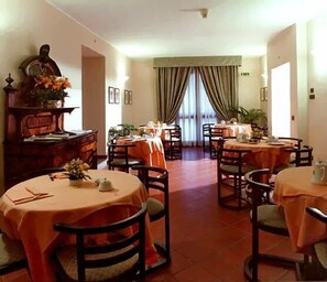 Desayuno bufé gratuito