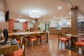 Lobby - Microtel Inn & Suites by Wyndham Walterboro (Walterboro)