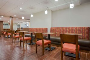 Lobby - Microtel Inn & Suites by Wyndham Walterboro (Walterboro)