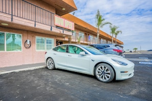 Free self parking - Economy Inn Buttonwillow Bakersfield I-5 (Buttonwillow)