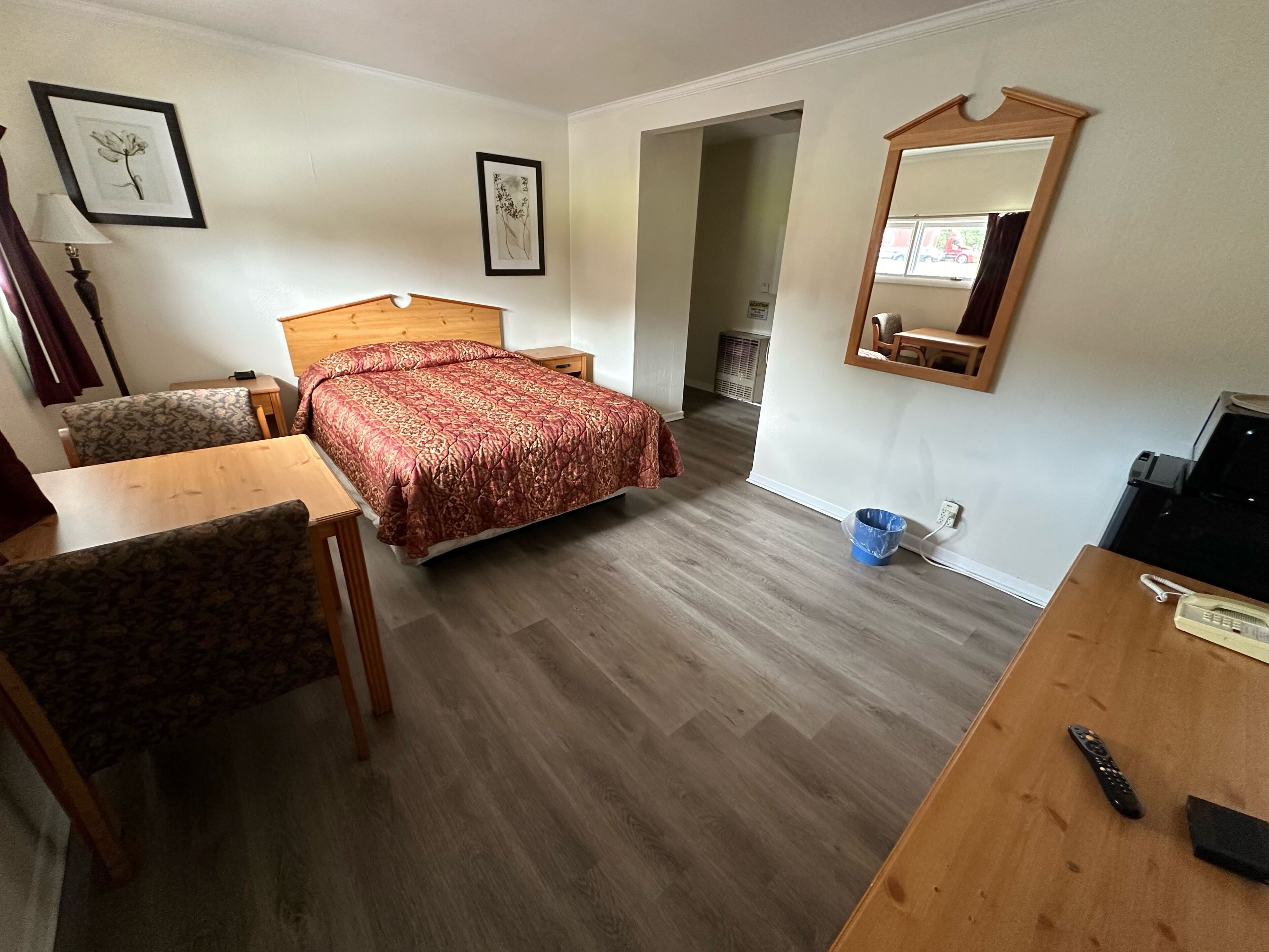 Standardzimmer, 1 Queen-Bett, Nichtraucher | Schreibtisch, schallisolierte Zimmer, kostenloses WLAN, Bettwäsche