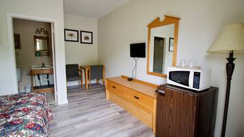 Standard Room, 1 Queen Bed, Non Smoking