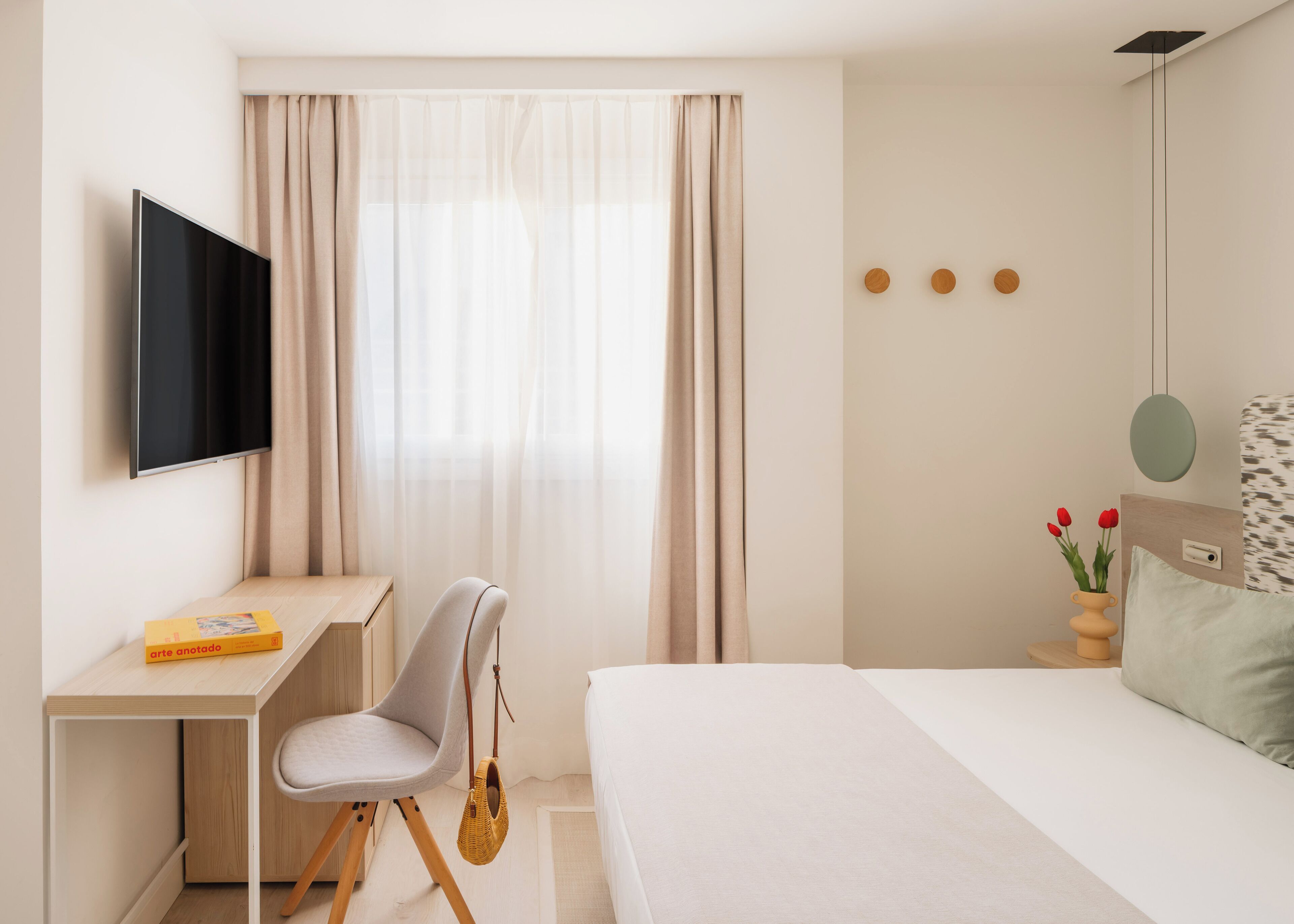 Superior Single Room, 1 Queen Bed | Minibar, free WiFi, bed sheets