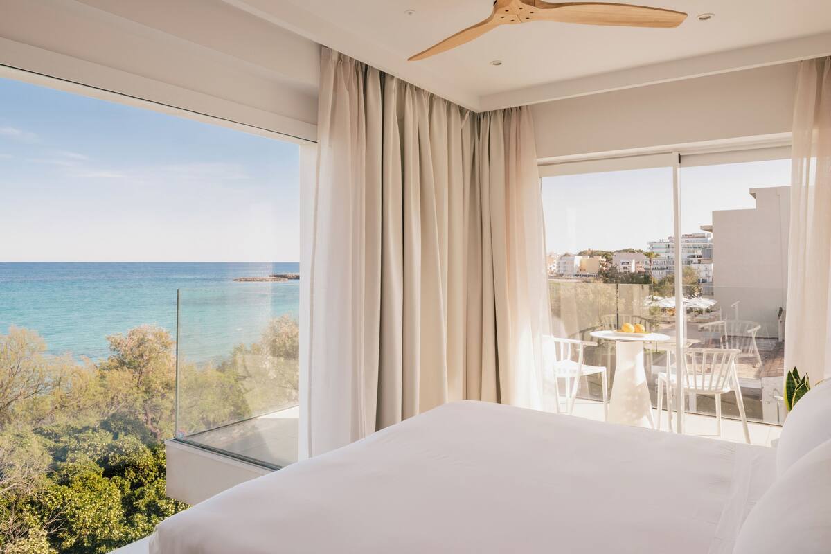 Superior Room Frontal Sea View | ミニバー、WiFi (無料)、ベッドシーツ