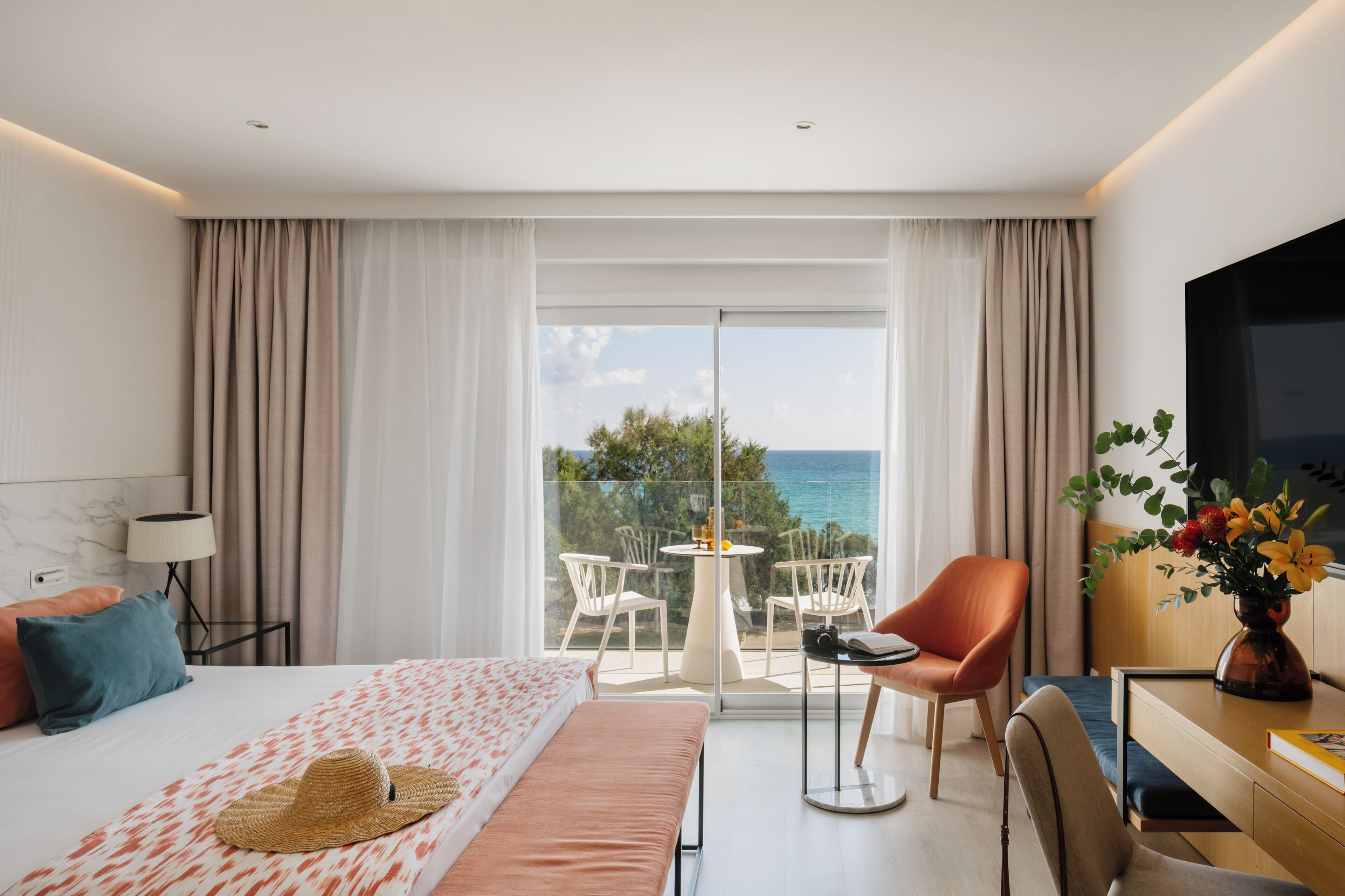 Minibar, wifi gratis y ropa de cama 