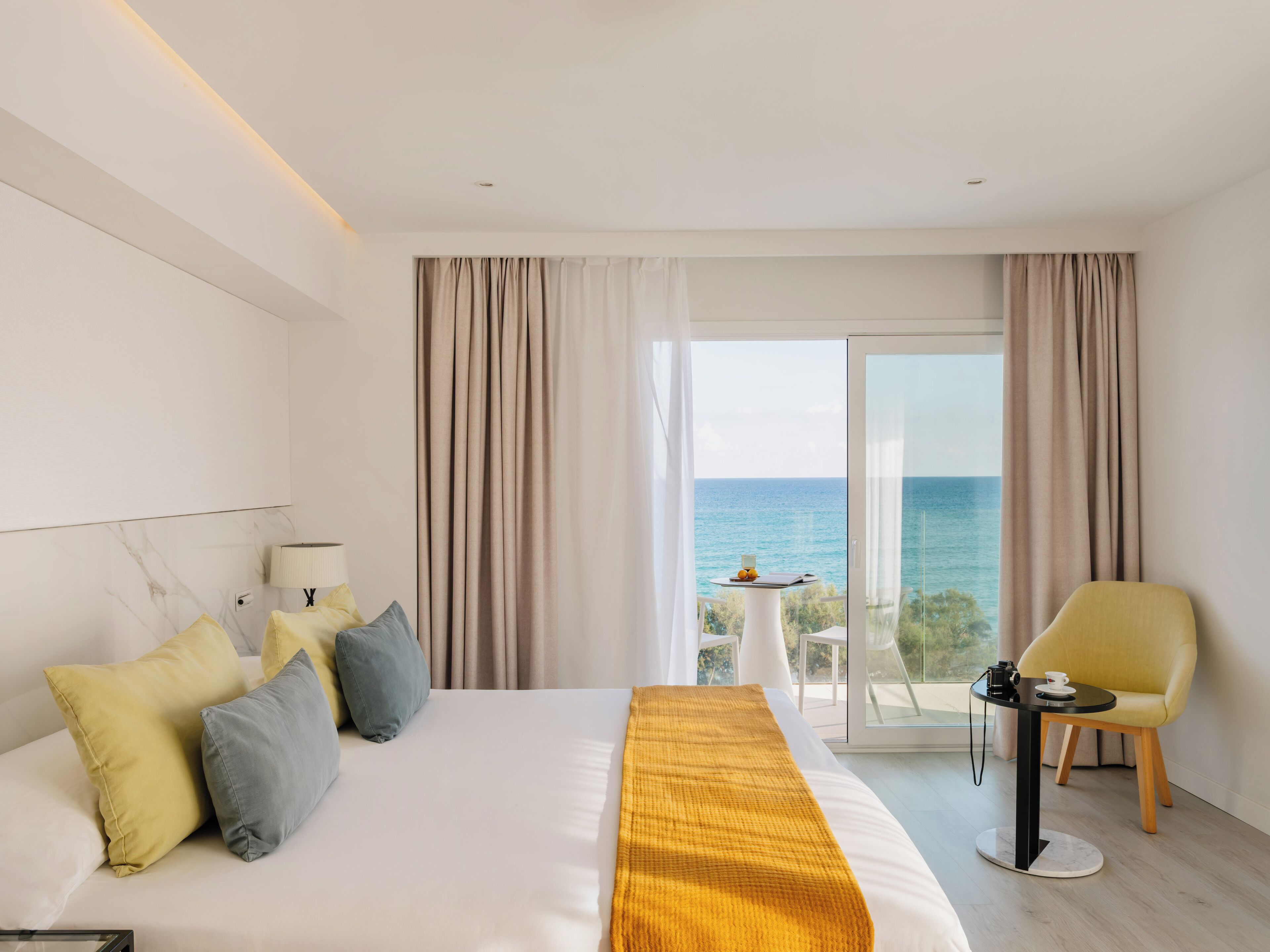 Junior Suite, Sea View | Minibar, free WiFi, bed sheets