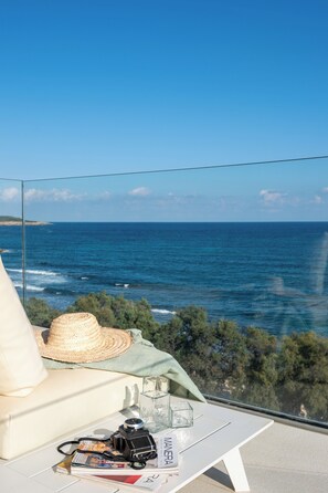 Superior Room Frontal Sea View | Frigobar, Wi-Fi de cortesia, roupa de cama