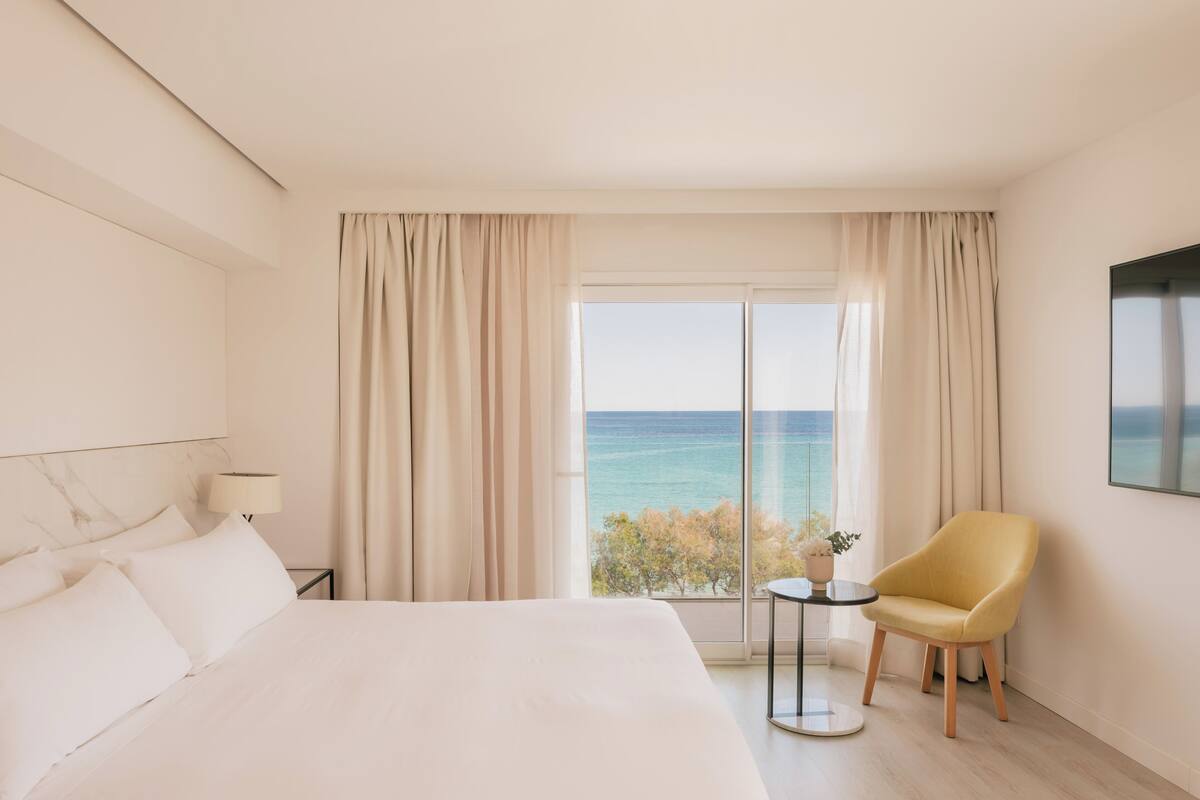Junior Suite Frontal Sea View | ミニバー、WiFi (無料)、ベッドシーツ
