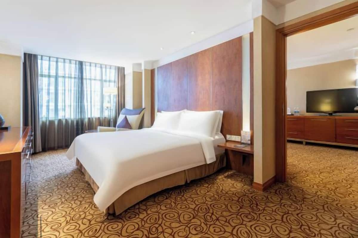 Minibar, in-room safe, desk, soundproofing