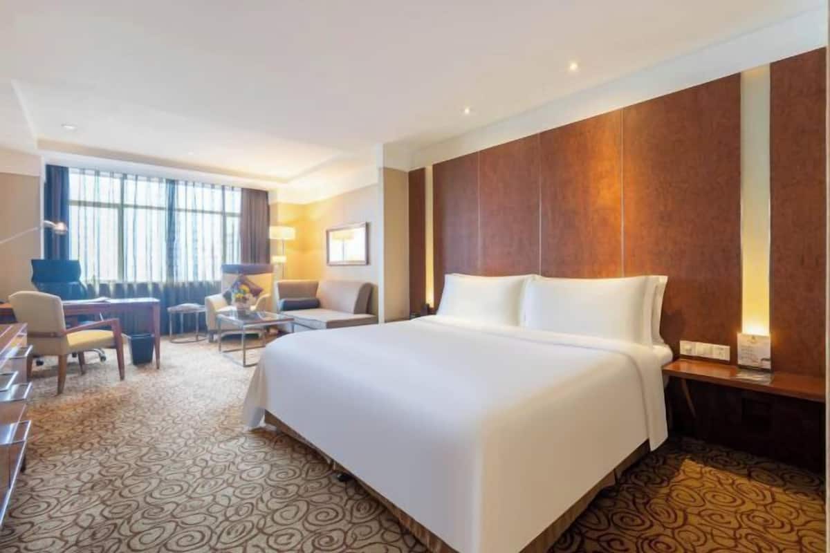 Minibar, in-room safe, desk, soundproofing