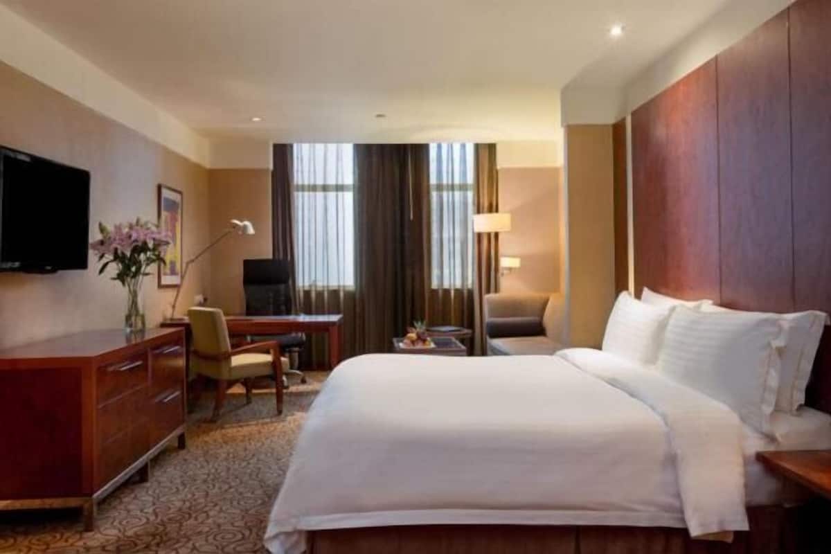 Minibar, in-room safe, desk, soundproofing