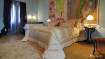 Egyptian cotton sheets, premium bedding, minibar, in-room safe