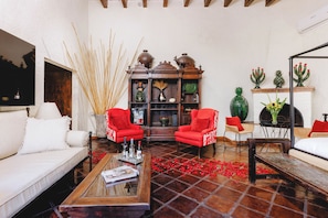 Grand Master Suite | Ropa de cama de alta calidad, edredón y minibar 