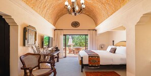 Ropa de cama de alta calidad, cubrecamas y minibar