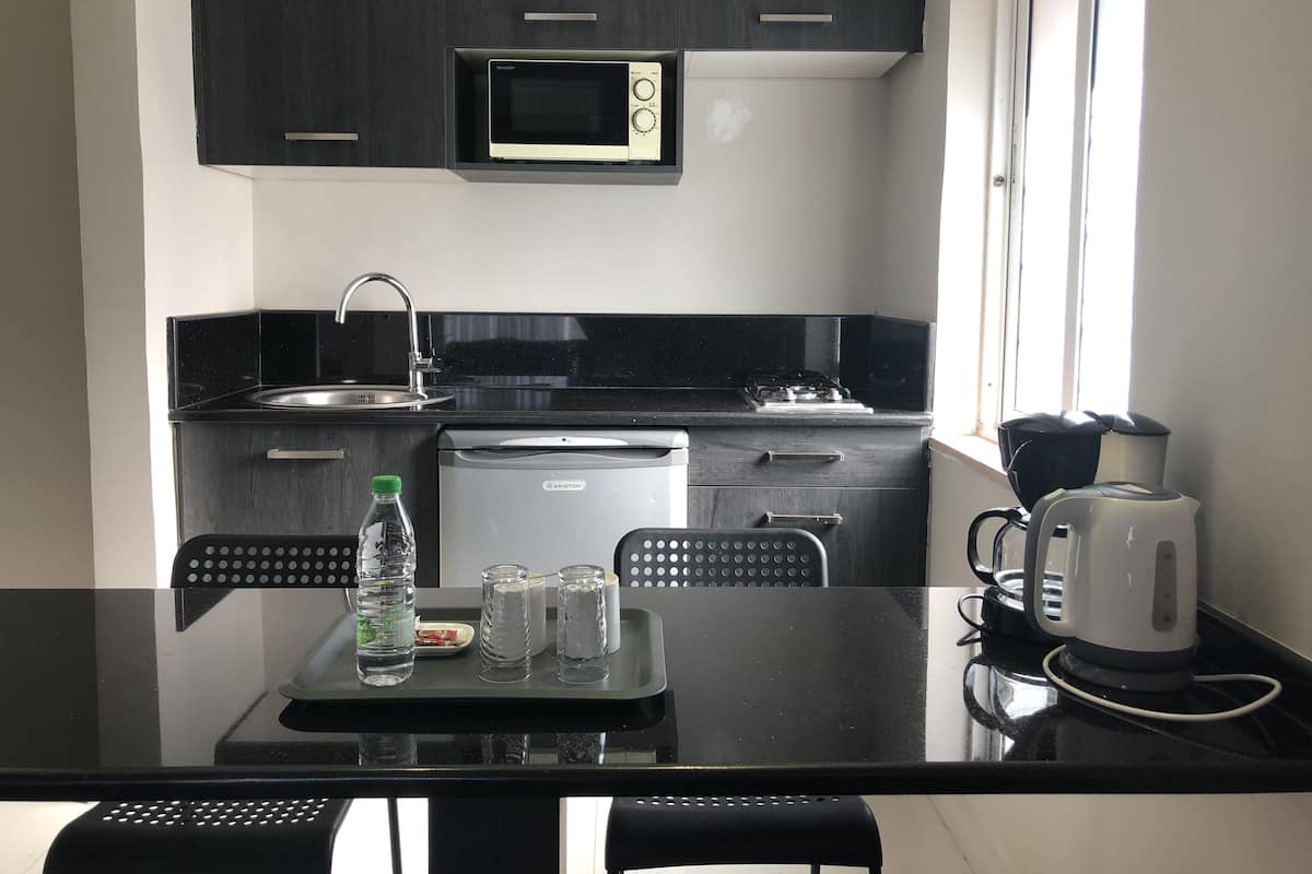 Junior Suite | Dapur peribadi | Peti sejuk, pembancuh kopi/teh, cerek elektrik
