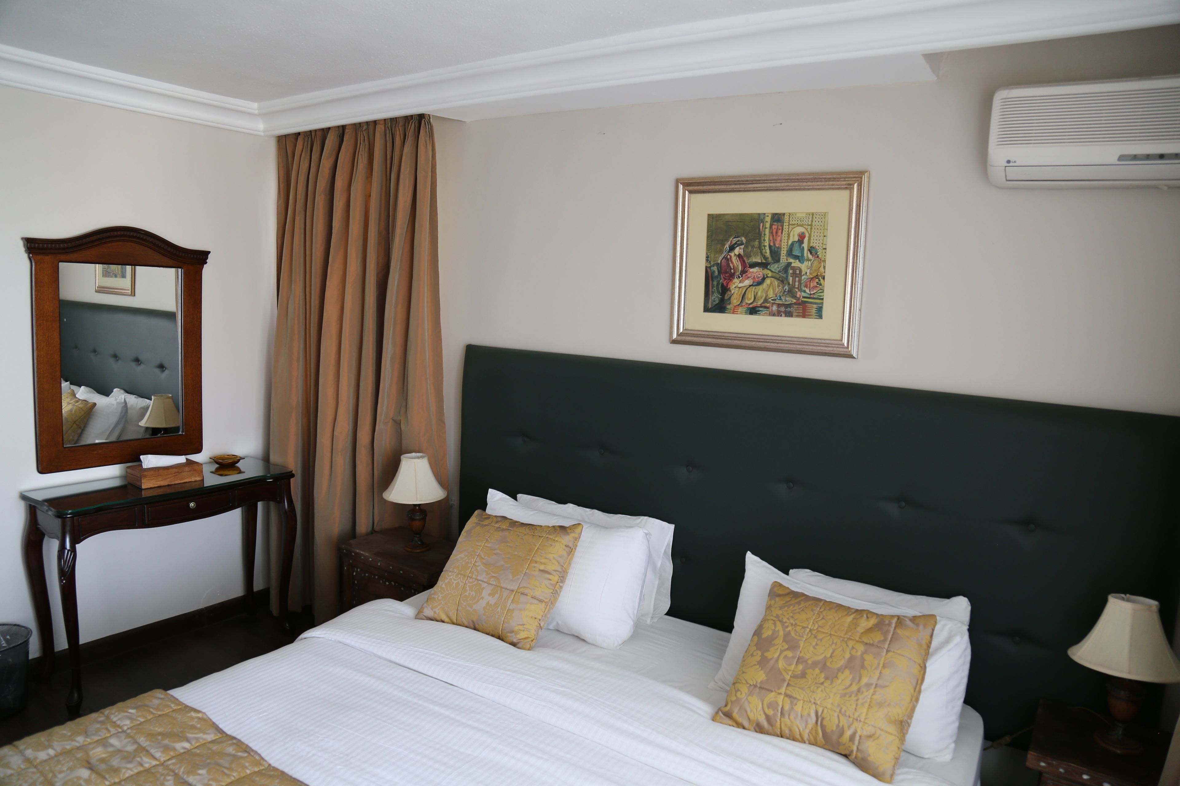 Photo - Gondola Hotel & Suites