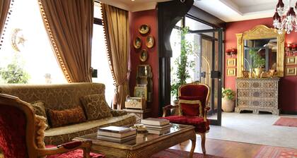 Gondola Hotel and Suites