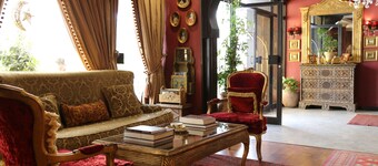 Gondola Hotel and Suites