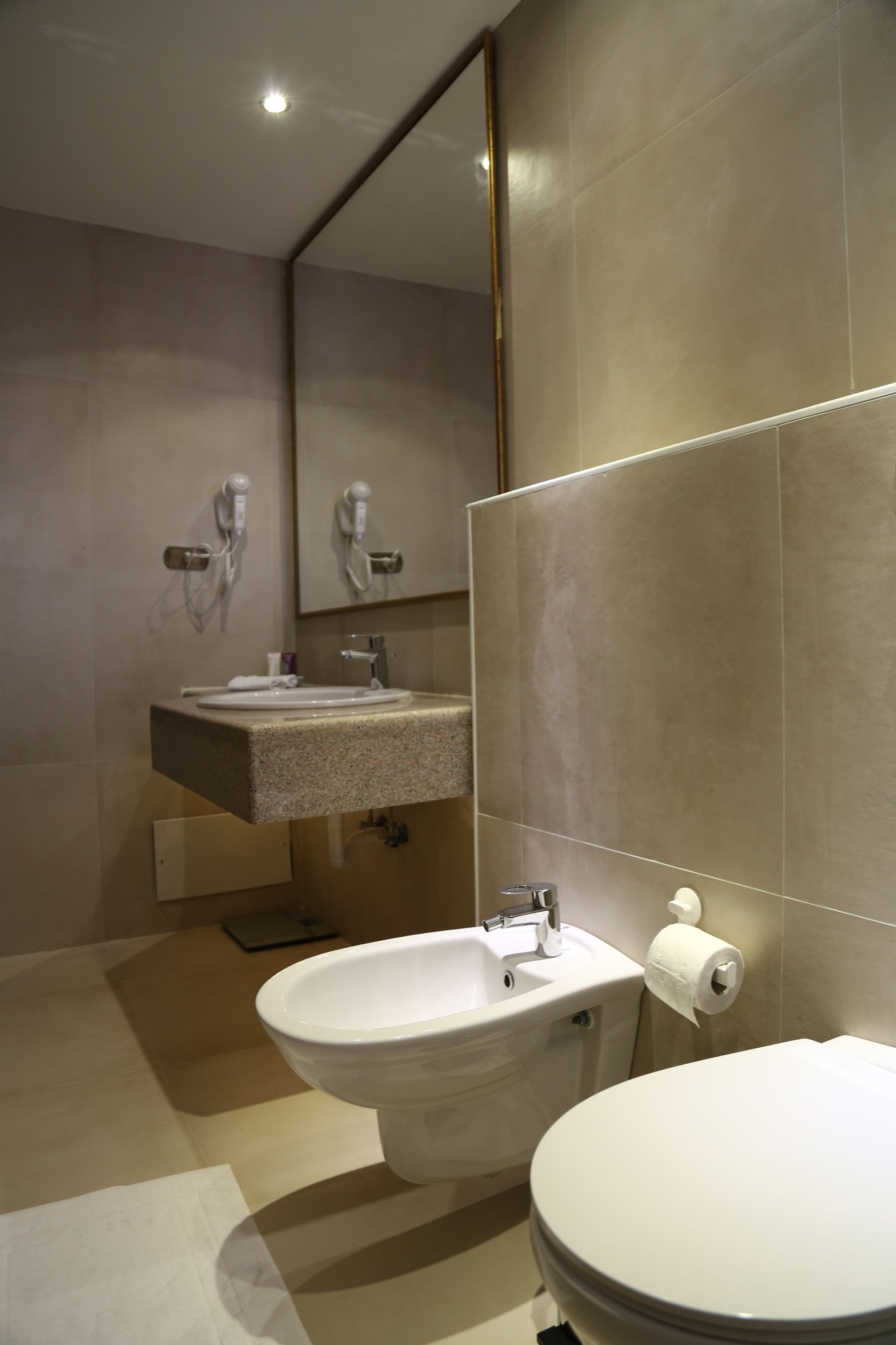 Photo - Gondola Hotel & Suites