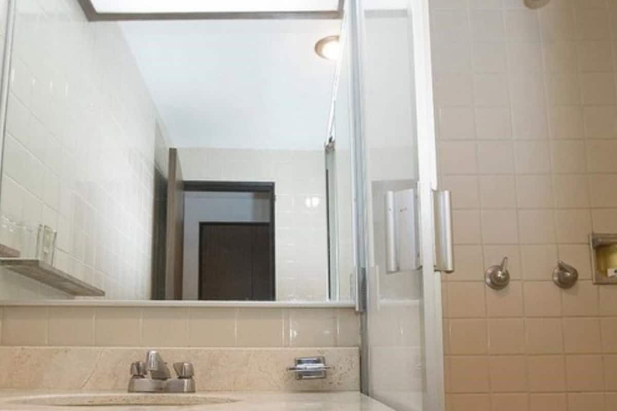 Shower, towels