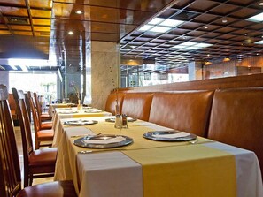 Buffet breakfast for a fee on weekdays - Corinto Hotel (Mexico City)