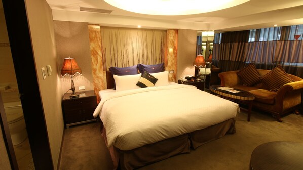 Couette en duvet d'oie, surmatelas, articles gratuits dans le mini-bar