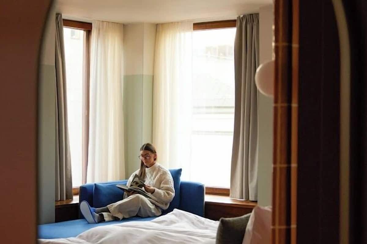 Ropa de cama de alta calidad, cubrecamas y cortinas blackout