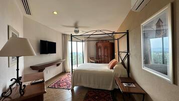 Deluxe-Zimmer, 1 Queen-Bett | Hochwertige Bettwaren, Minibar, Zimmersafe, individuell eingerichtet