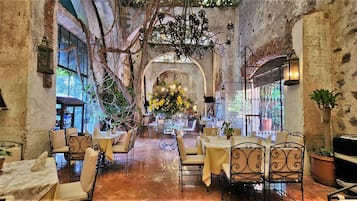 Breakfast, lunch, dinner served; international cuisine, garden views