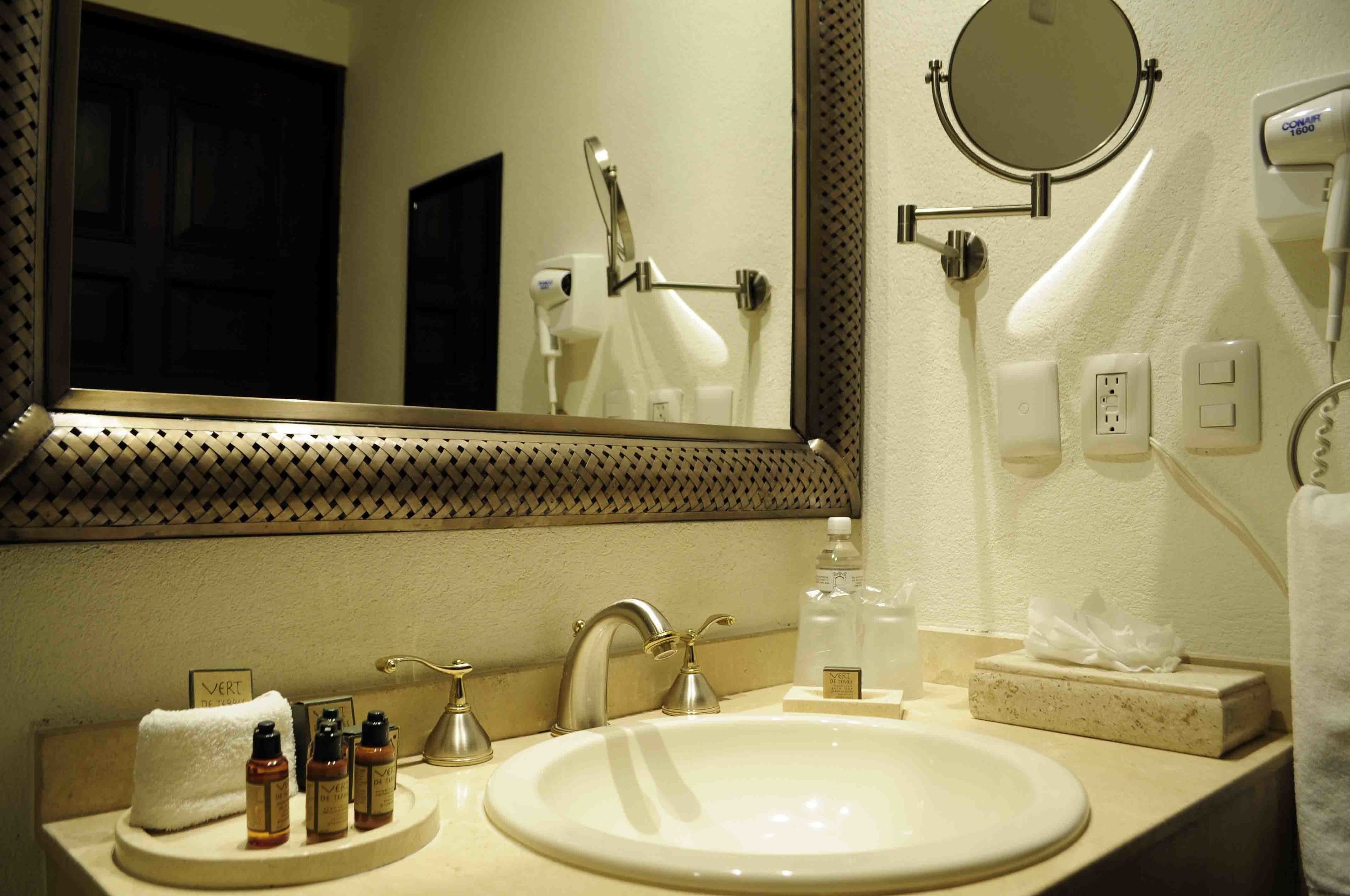 deluxe room, 2 double beds | bathroom sink