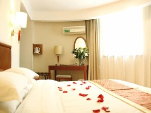 Standard Room, 1 Queen Bed | Desk, blackout curtains, free wired Internet - GreenTree Inn Suzhou Wuzhong Hotel (Suzhou)