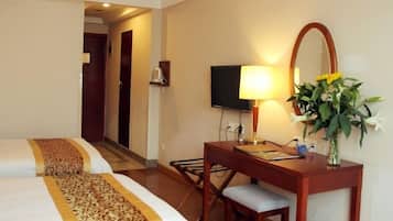Standard Twin Room | Desk, blackout drapes, free wired internet